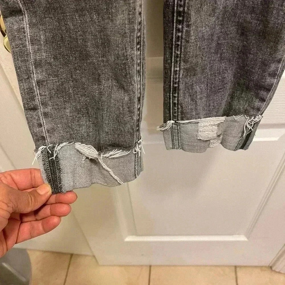 Original Zhrill Jeans Mid Rise denim cropped bottom comfortable & stylish. - Picture 7 of 15